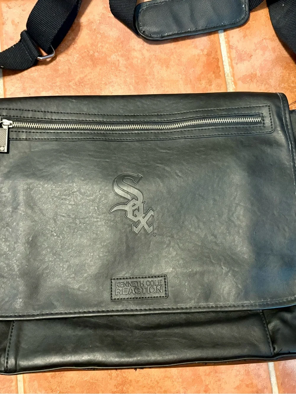 Kenneth Cole Reaction Laptop Computer Case/Bag with Sox Logo Embossed